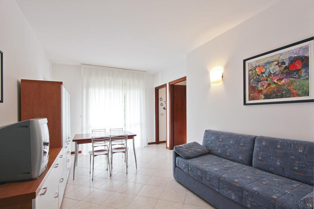 Apartamento Residenza Ibsen Lignano Sabbiadoro Habitación foto