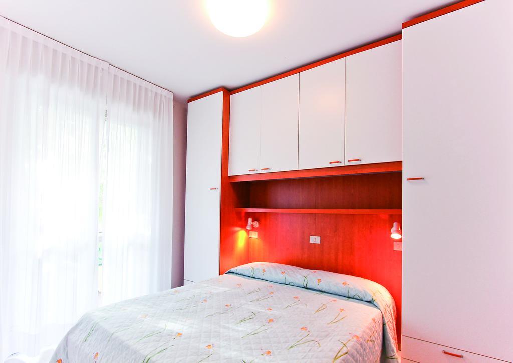 Apartamento Residenza Ibsen Lignano Sabbiadoro Habitación foto